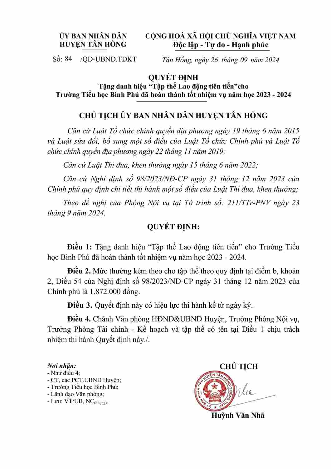 Copy of Tang danh hieu Tap the Lao dong tien tien cho Truong Tieu hoc Binh Phu